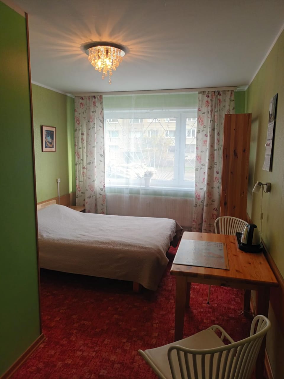 Photo of the whole room