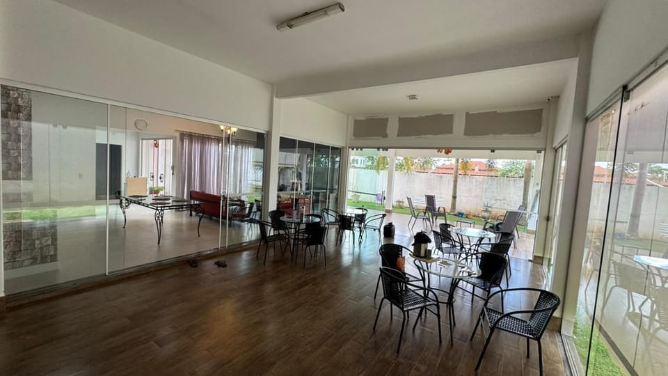 Restaurant/places to eat, Banquet/Function facilities, Seating area, Dining area