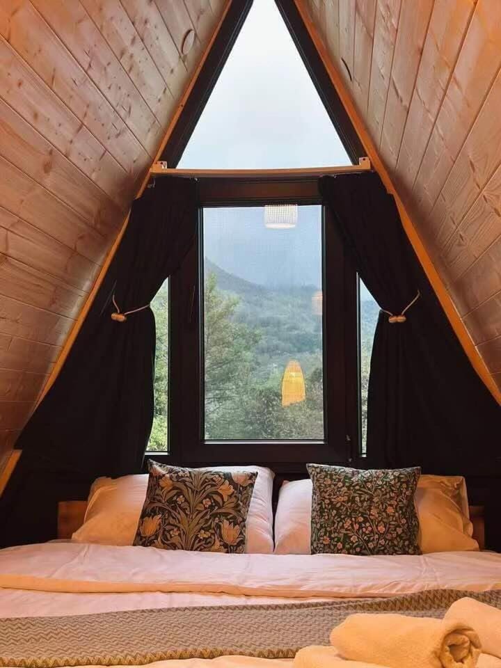 Bed, Photo of the whole room, Bedroom, Mountain view