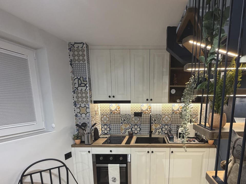 Kitchen or kitchenette, Dining area, minibar