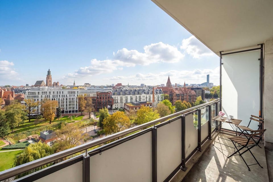 Property building, Day, View (from property/room), Balcony/Terrace, City view