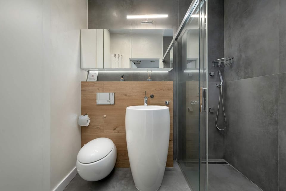 Shower, Toilet, Bathroom