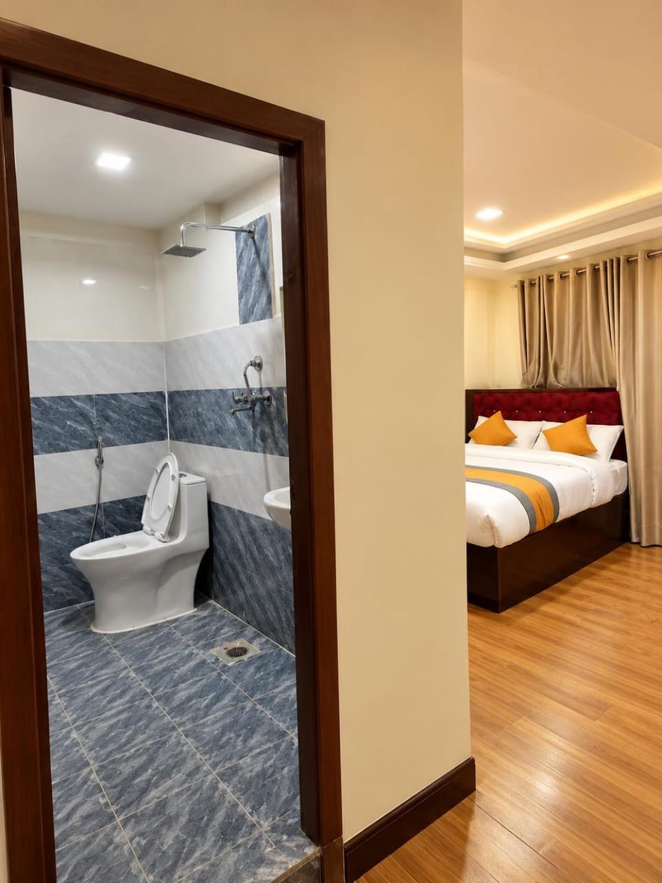 Toilet, Bathroom, Photo of the whole room, Bedroom, towels