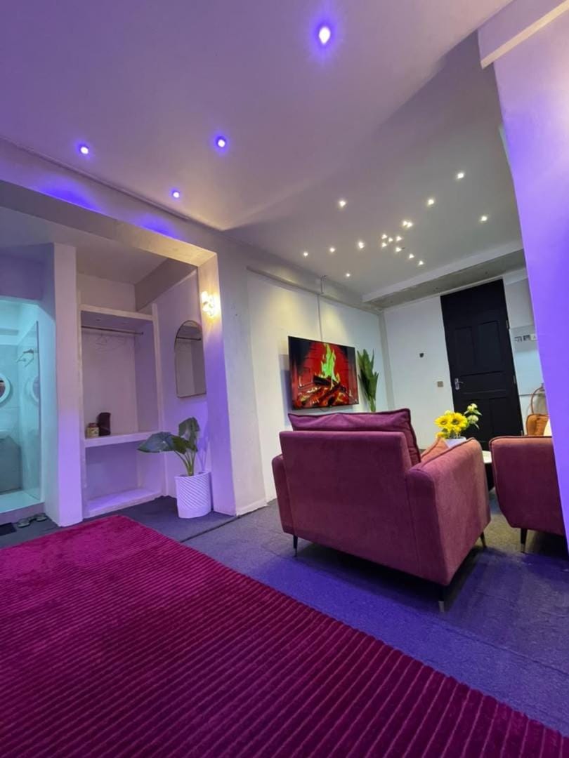 Communal lounge/ TV room, TV and multimedia, Living room, Seating area, Evening entertainment