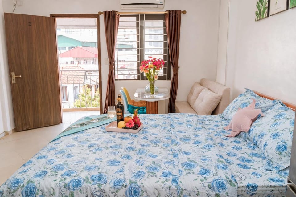 Photo of the whole room, Bedroom