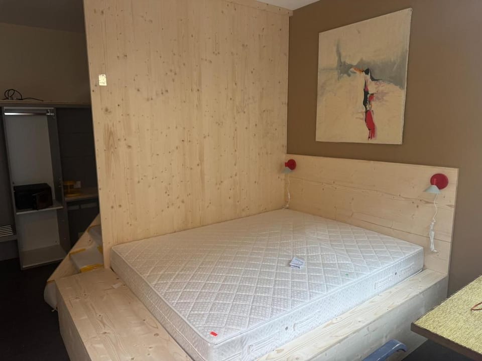 102-Central Family Group Room for 3 - Free Parking Apartment in Basel