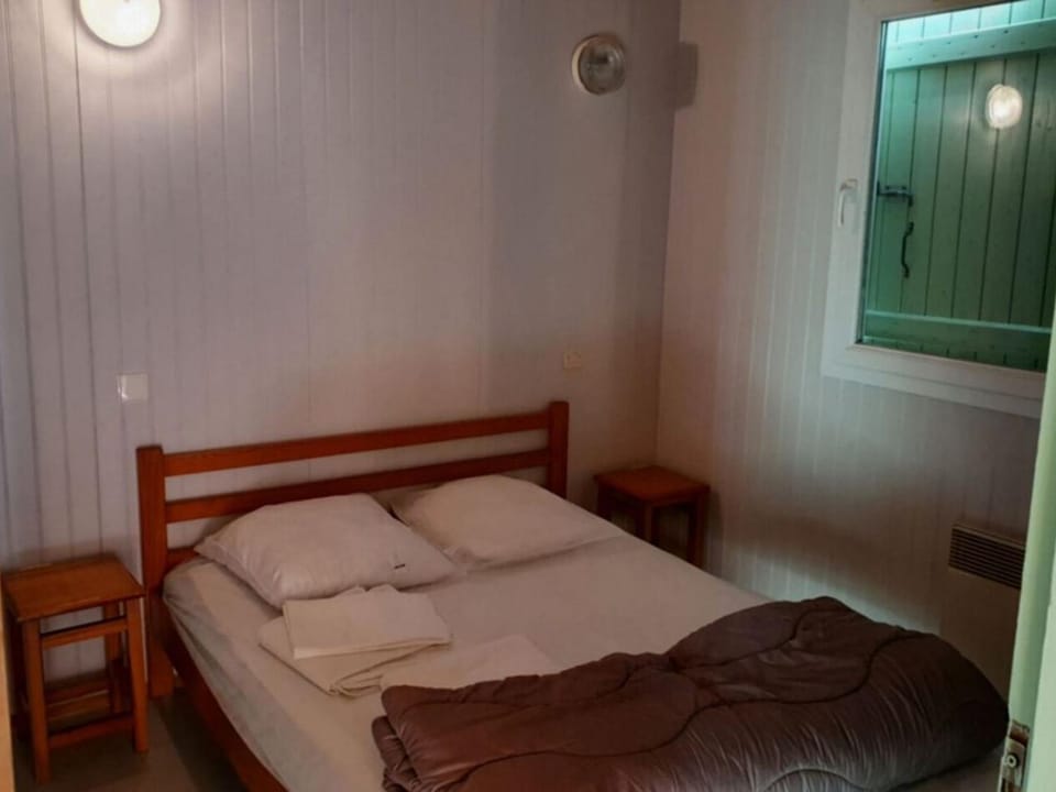 Chalet confortable avec terrasse pour 6 pers. - FR-1-925-9 Campground/ 
RV Resort in Nouvelle-Aquitaine