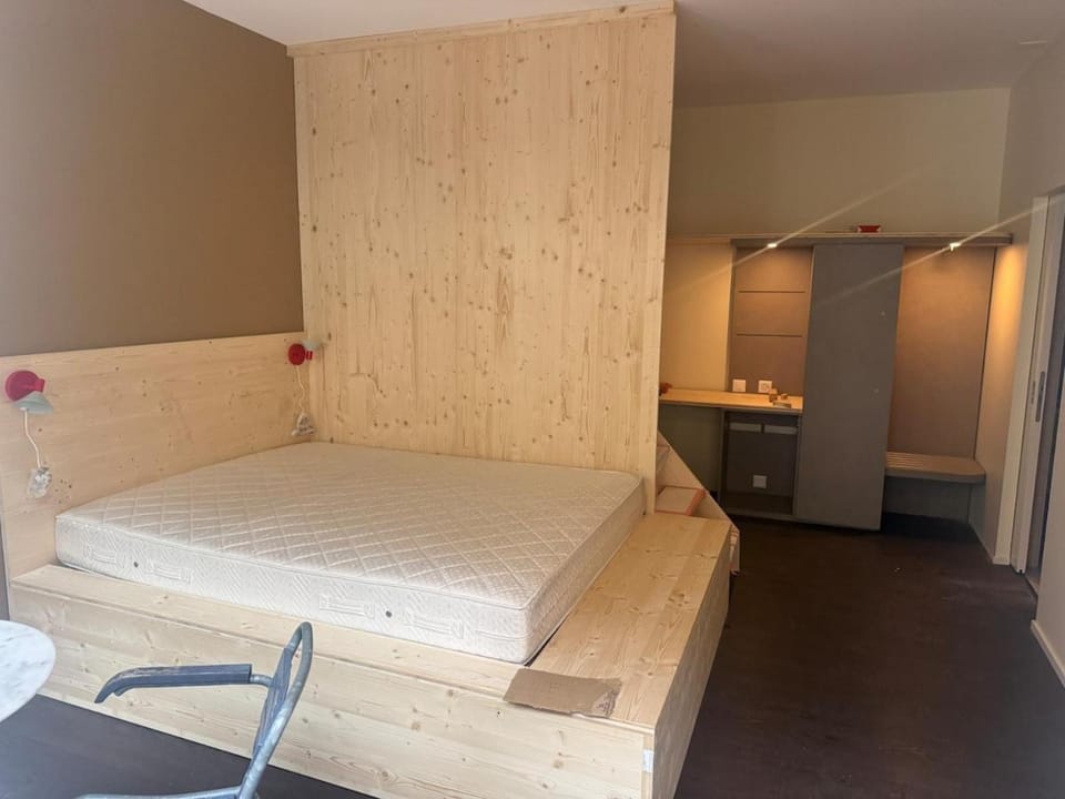 105-Central Family Group Room for 4 - Free Parking Apartment in Basel