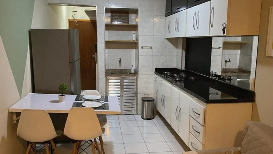Kitchen or kitchenette, Dining area, minibar, stove