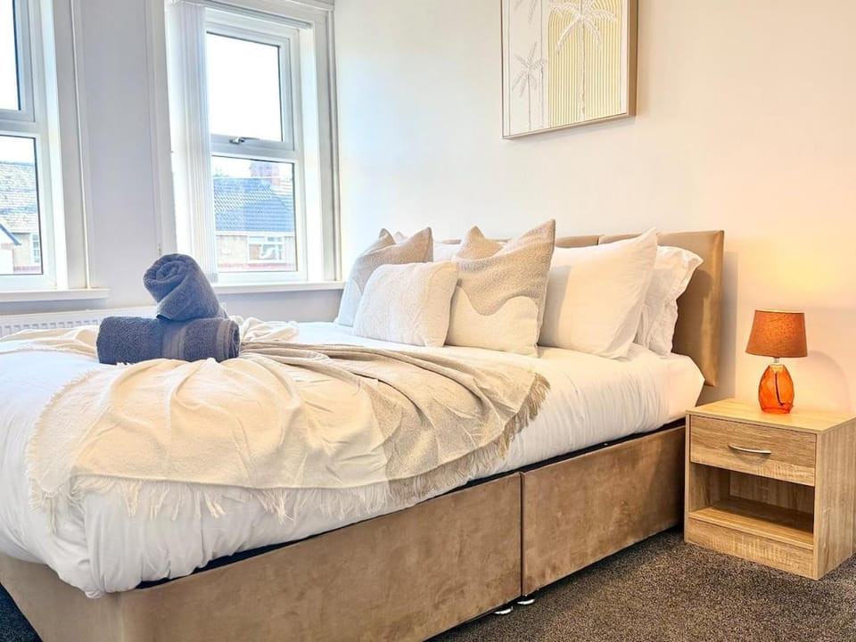 Large 3BR Heaton House, Freeman Hospital w parking House in Newcastle upon Tyne