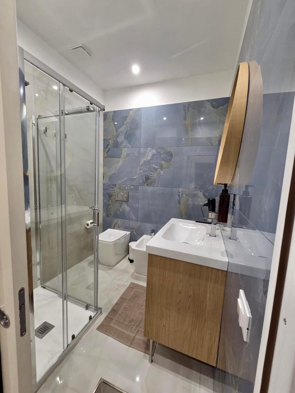 Shower, Bathroom, towels