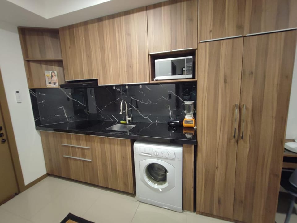 Kitchen or kitchenette, washing machine