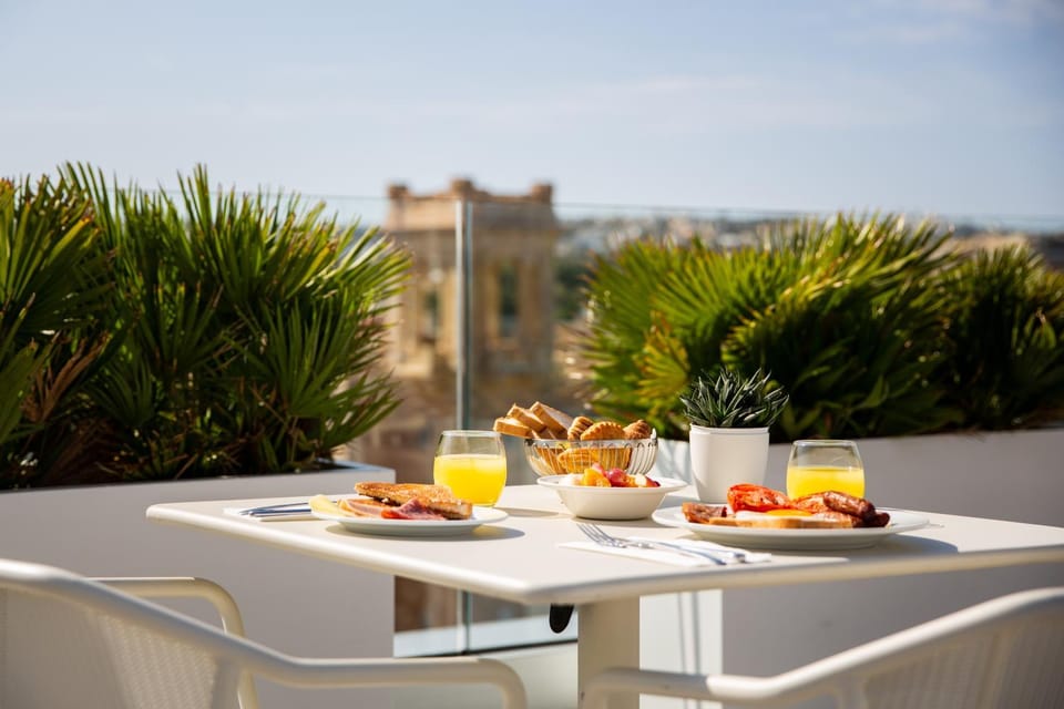 Restaurant/places to eat, View (from property/room), Landmark view, Breakfast, Continental breakfast, Italian breakfast, English/Irish breakfast