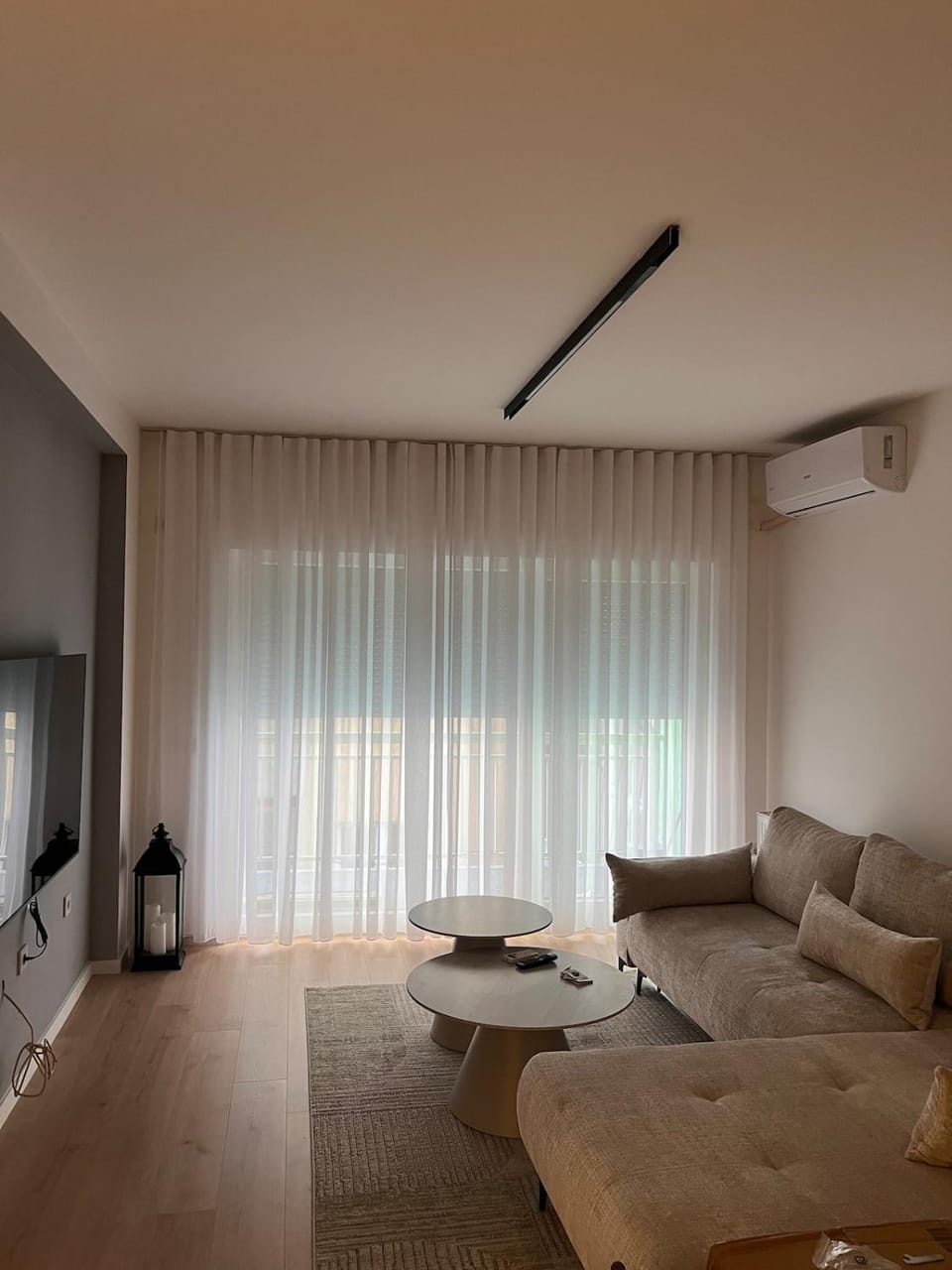 TV and multimedia, Living room, Evening entertainment, air conditioner