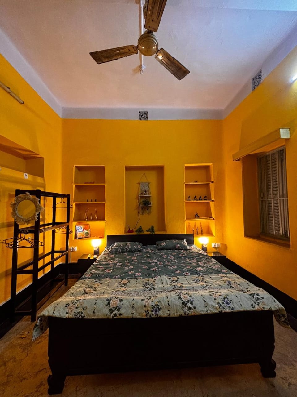 Vintage Bengali Home with Modern Comforts & Charm Apartment in Kolkata