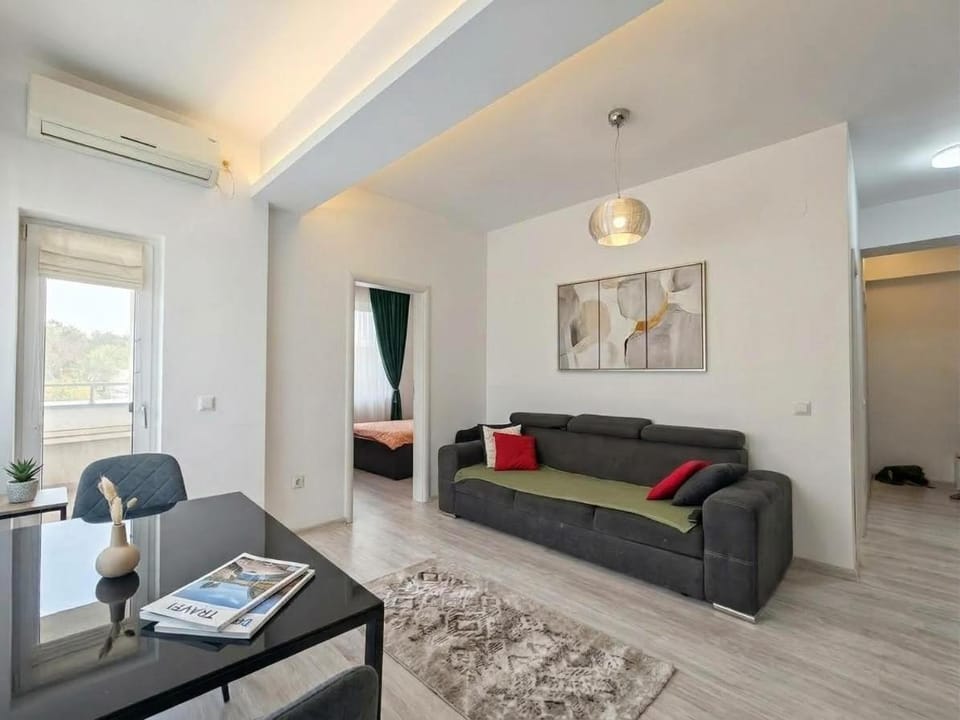 Living room, Seating area, Dining area, air conditioner