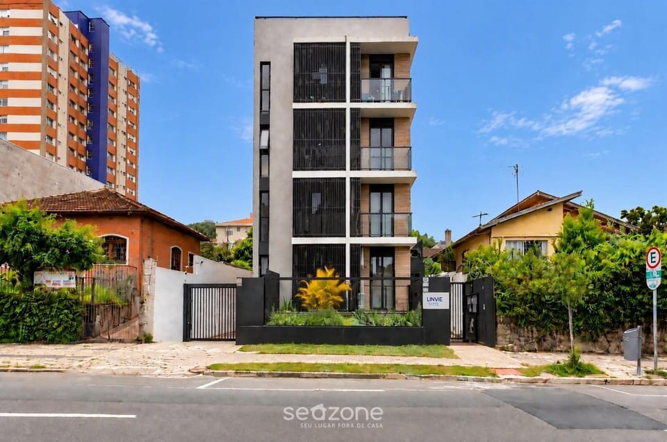 Facade/entrance, Off site