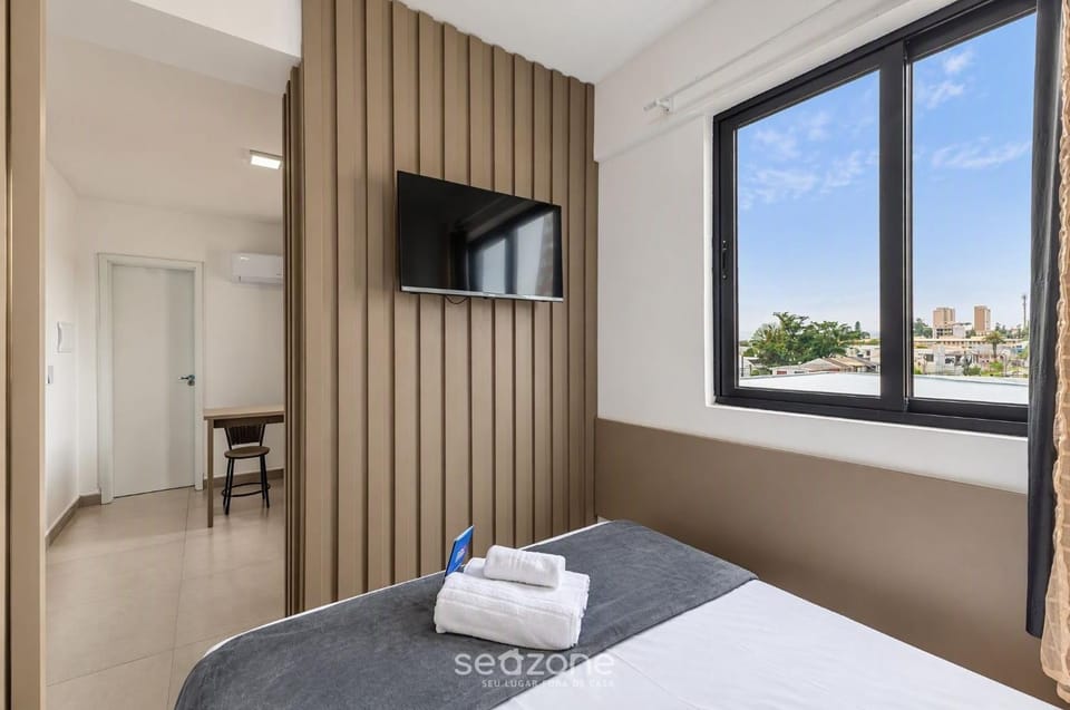 Bed, TV and multimedia, Bedroom