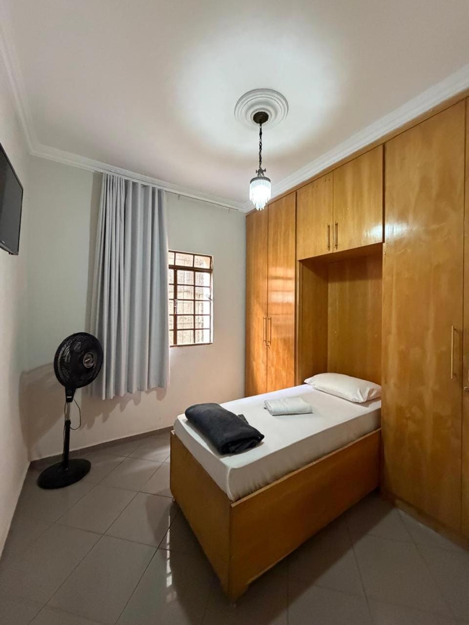 CASA PARA 12 PESSOAS - 8 QUARTOS - 4 SUÍTES - 5 VAGAS DE GARAGEM - IDEAL PARA FUNCIONÁRIOS DE EMPRESAs Apartment in Contagem