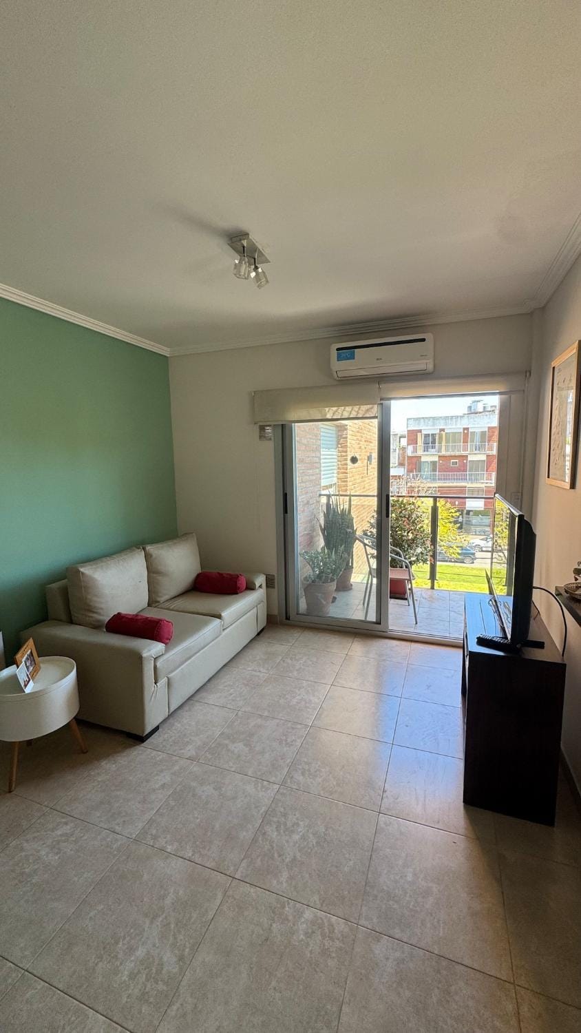 Amplio 2 ambientes con cochera propia en el centro de Luján Apartment in Luján