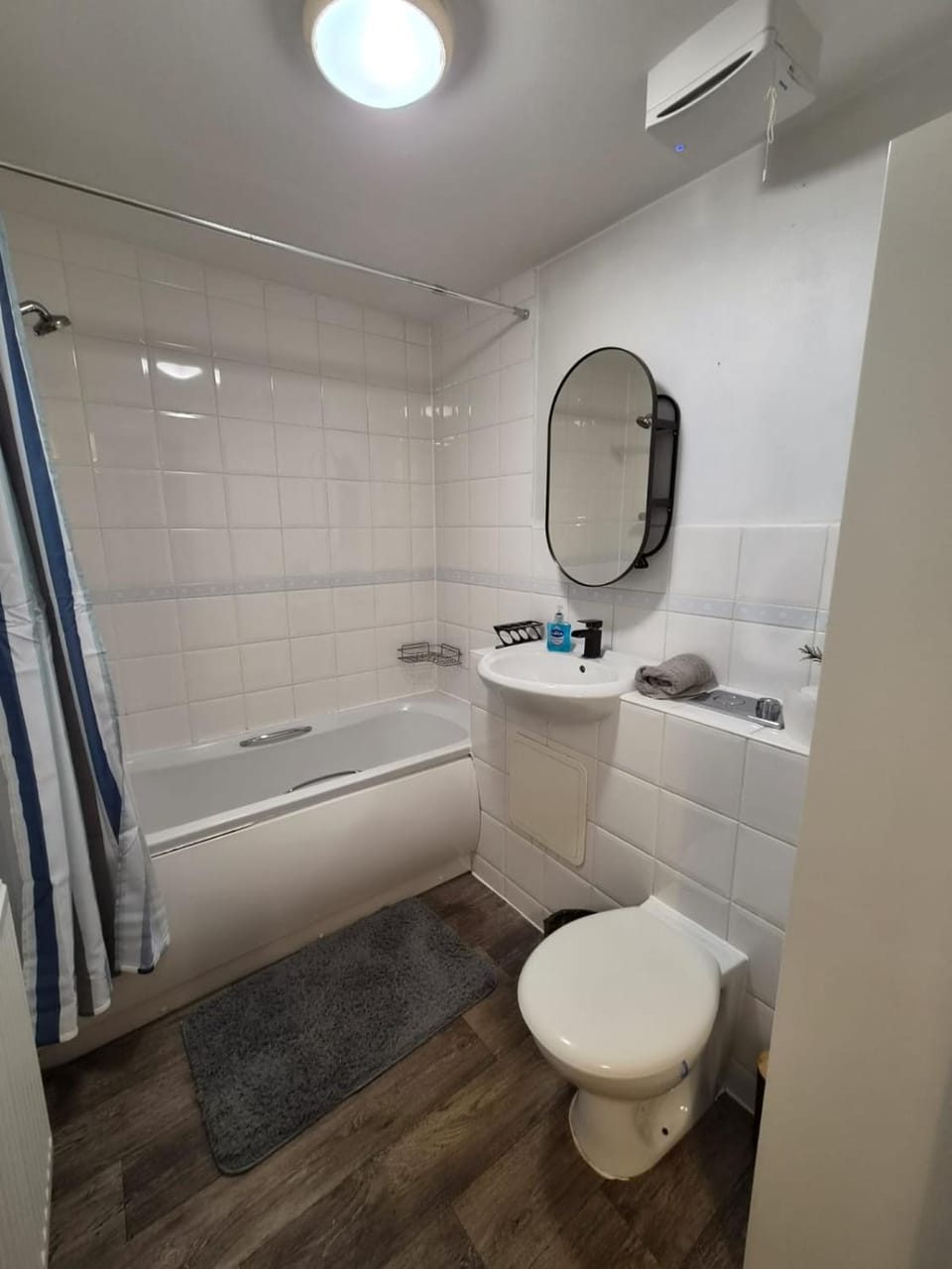 Stylish 2-Bed close to Gatwick, Brighton & London Apartment in Crawley