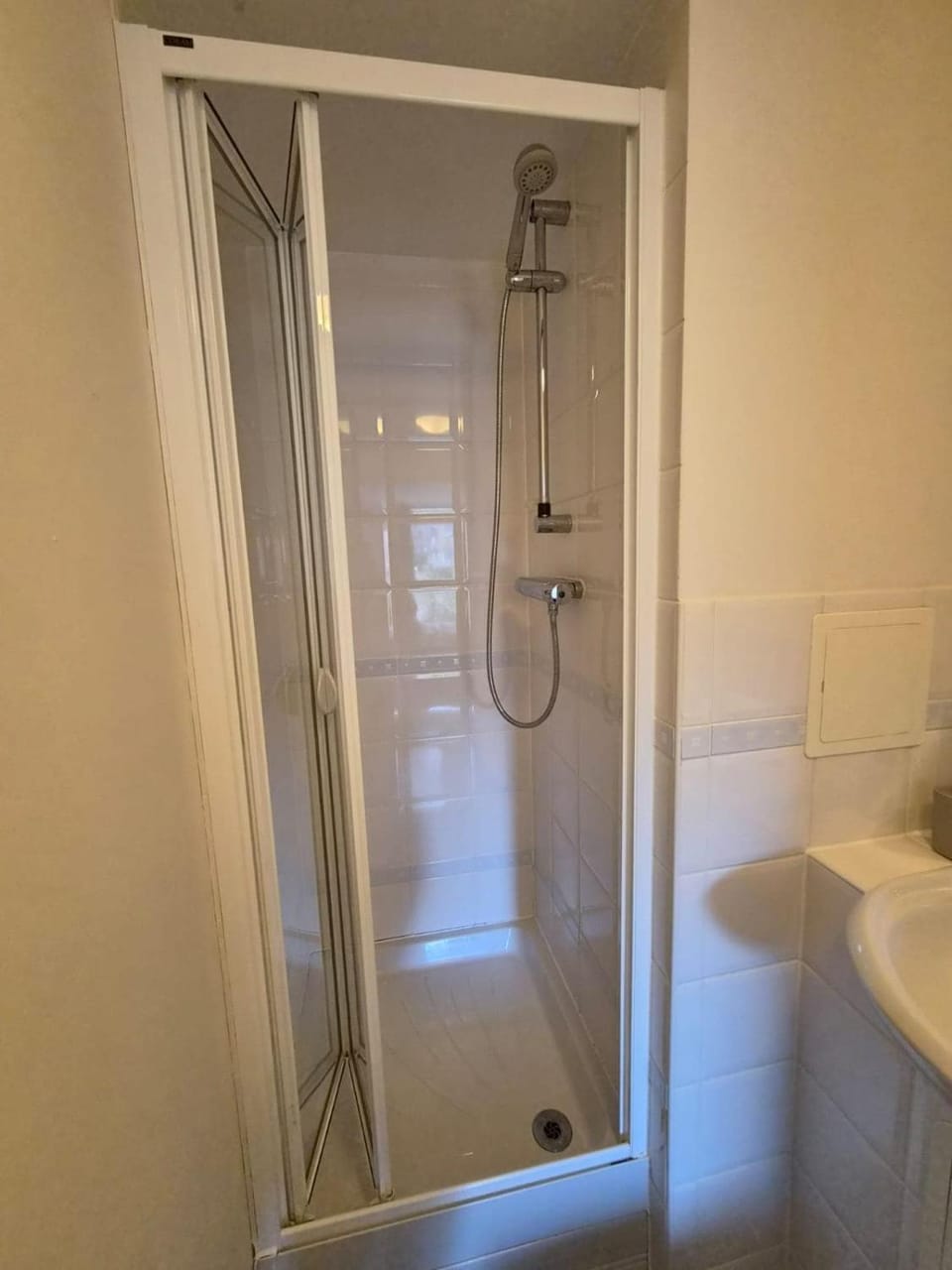 Stylish 2-Bed close to Gatwick, Brighton & London Apartment in Crawley