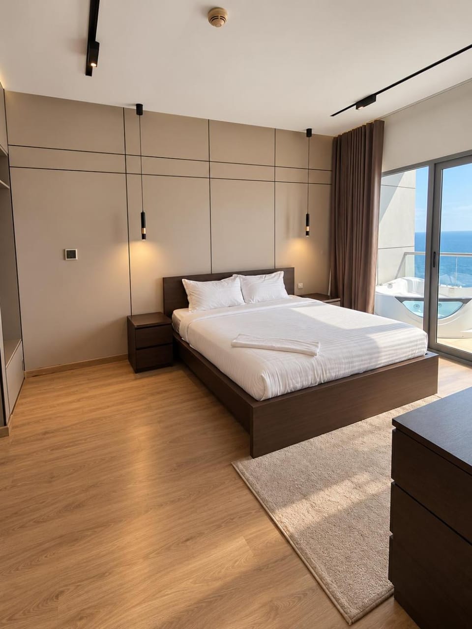 شقة فاخرة بإطلاله بحرية في برج داماك الجوهرة 1605 Apartment in Jeddah