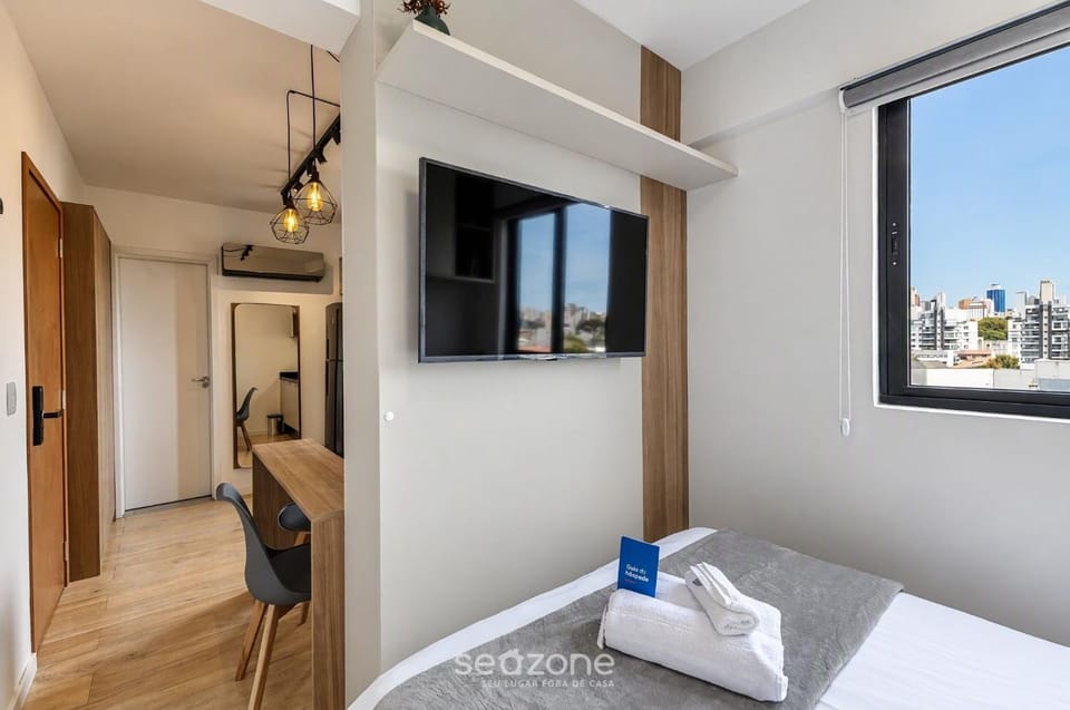 TV and multimedia, Bedroom, City view