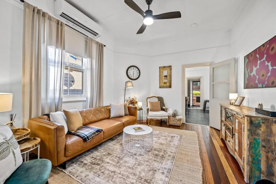 Living room, Seating area, air conditioner