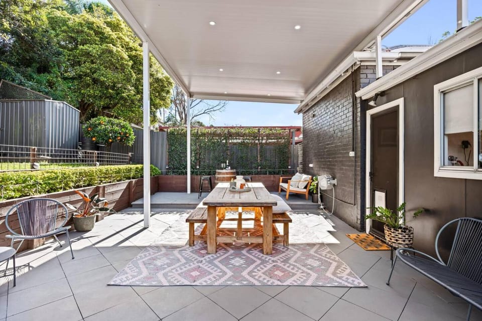 Patio, Garden, Seating area, Dining area
