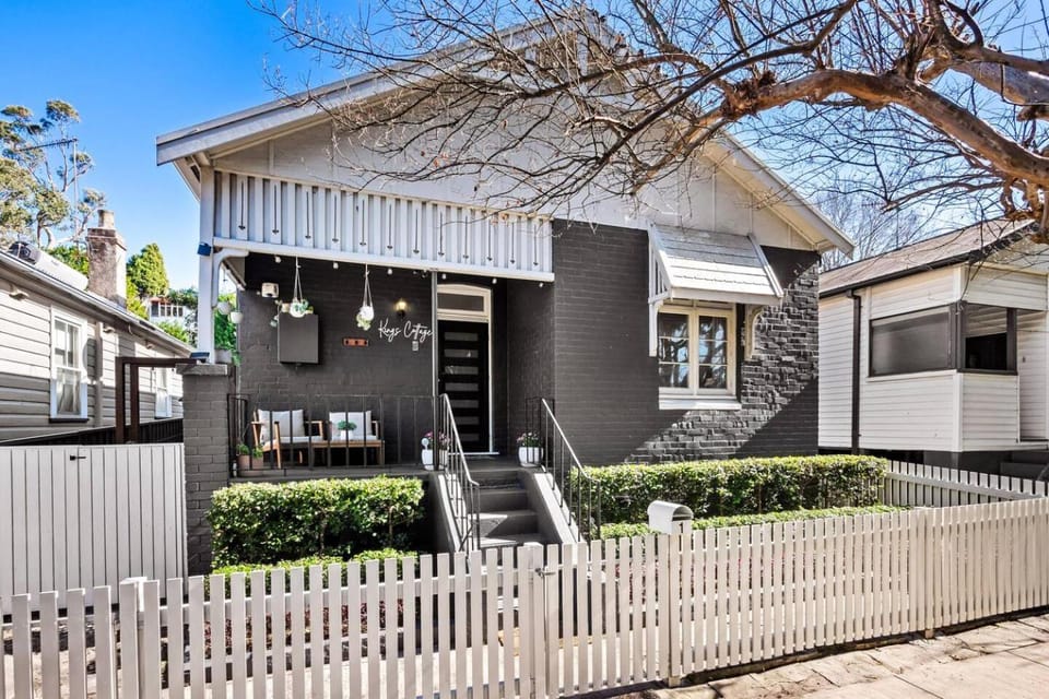 Property building, Facade/entrance, Garden