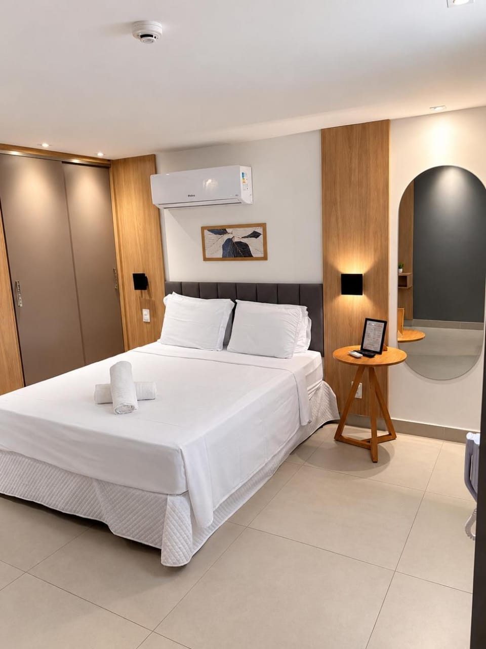 Bed, Bedroom, wardrobe, air conditioner
