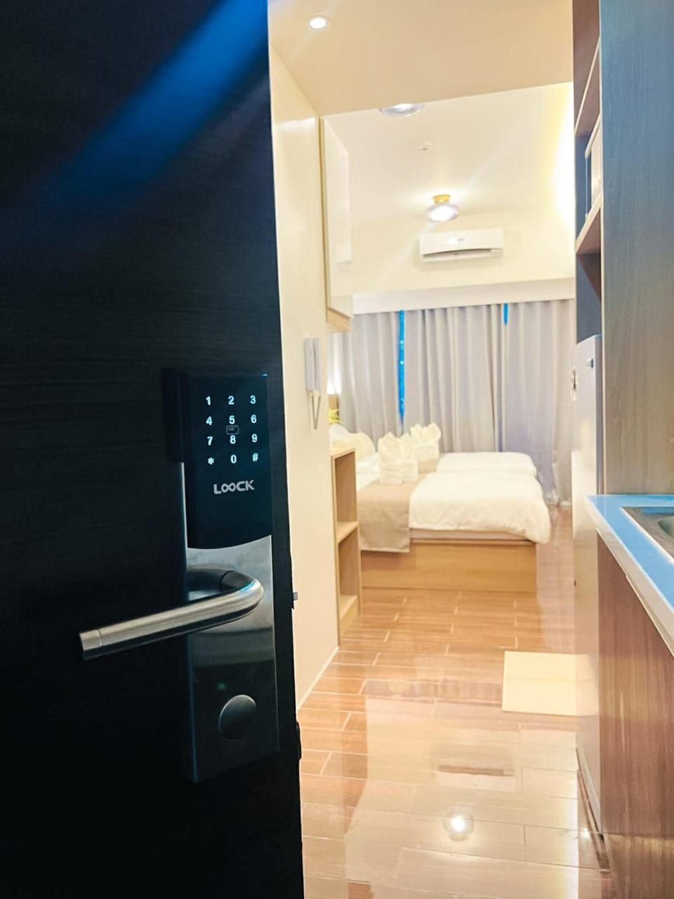 Skyline Haven at Air Residences l Wifi and Netflix l AIRR B01-3365 Apartment in Makati