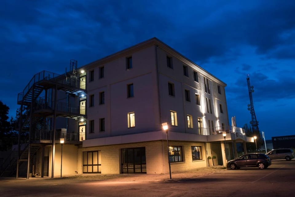 Facade/entrance, Bird's eye view