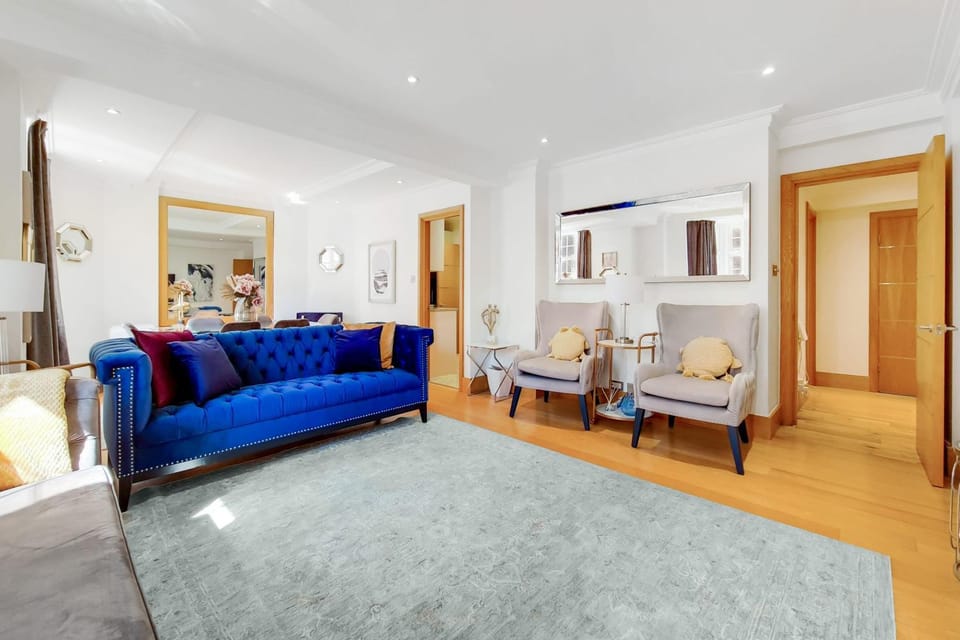 Spacious Knightsbridge Apartment Near Harrods House in City of Westminster
