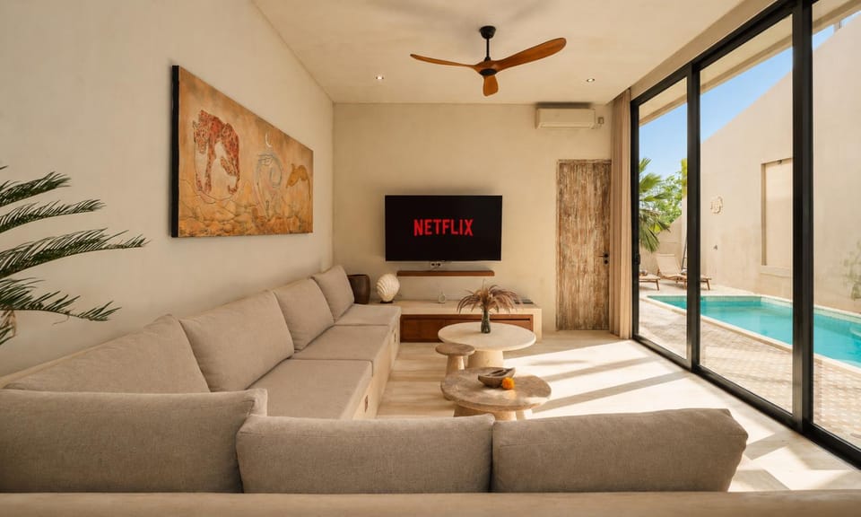 Communal lounge/ TV room, Communal lounge/ TV room, TV and multimedia, Living room, Seating area, Swimming pool, air conditioner