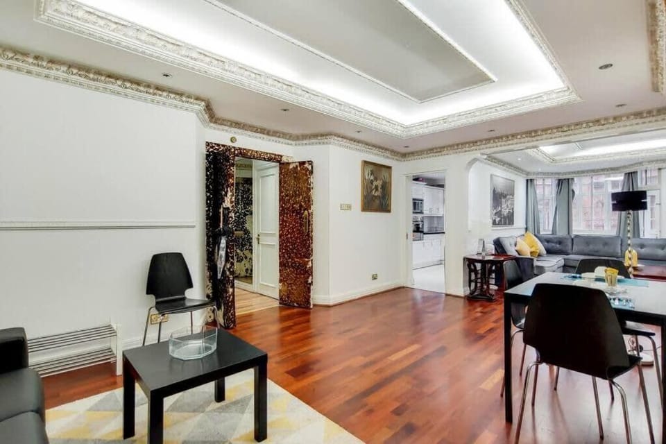 3B Apartment Near Harrods in Knightsbridge House in City of Westminster
