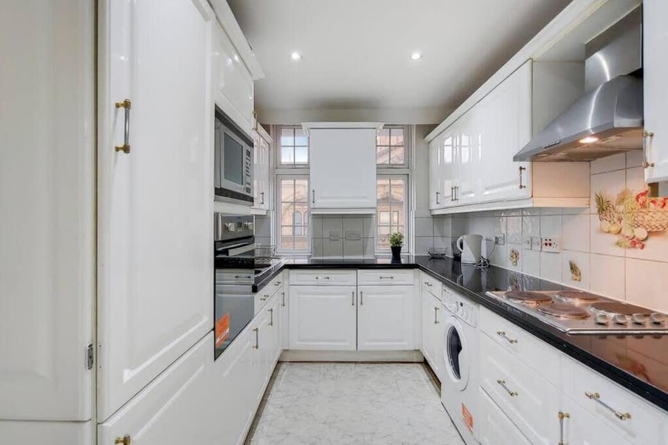 3B Apartment Near Harrods in Knightsbridge House in City of Westminster