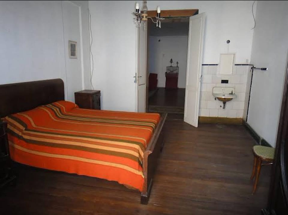 Bed, Living room, Photo of the whole room, Seating area, Bedroom