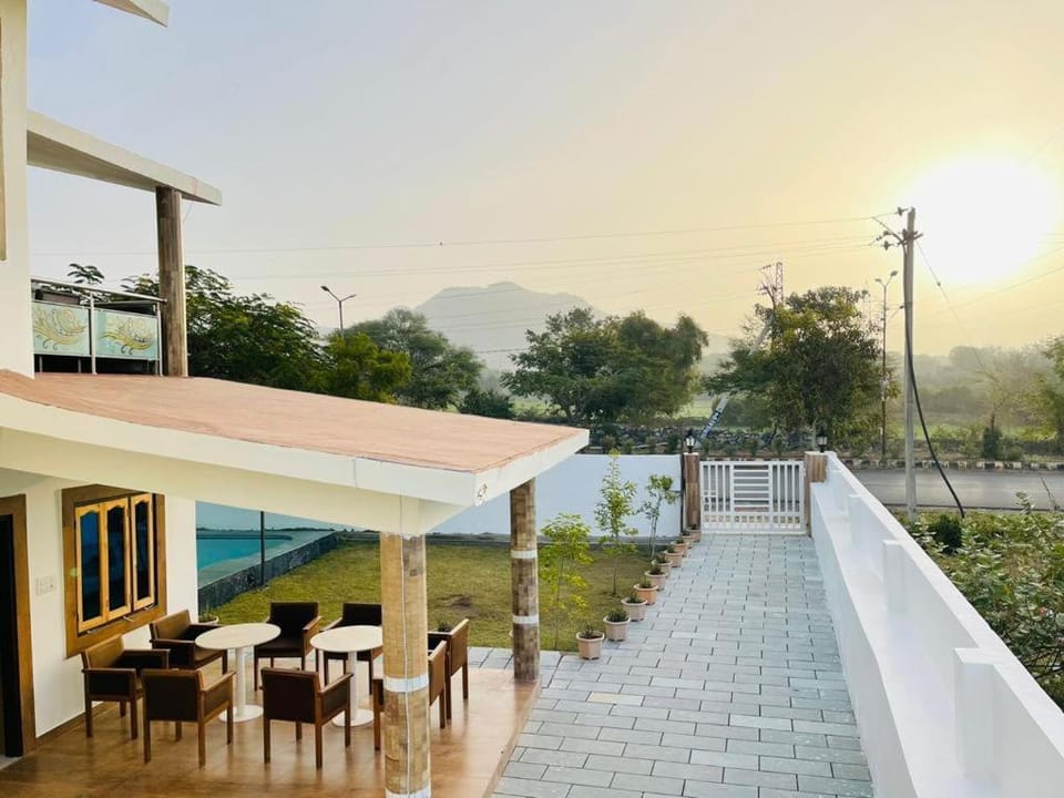 Property building, Natural landscape, Balcony/Terrace