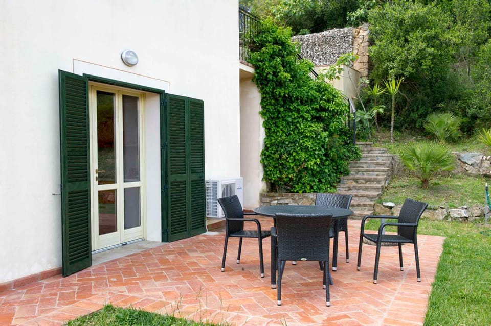 Patio, Garden, Balcony/Terrace