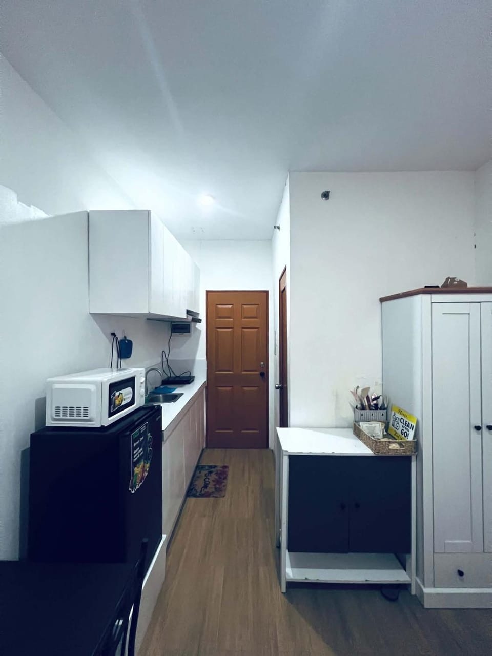 Kitchen or kitchenette, oven
