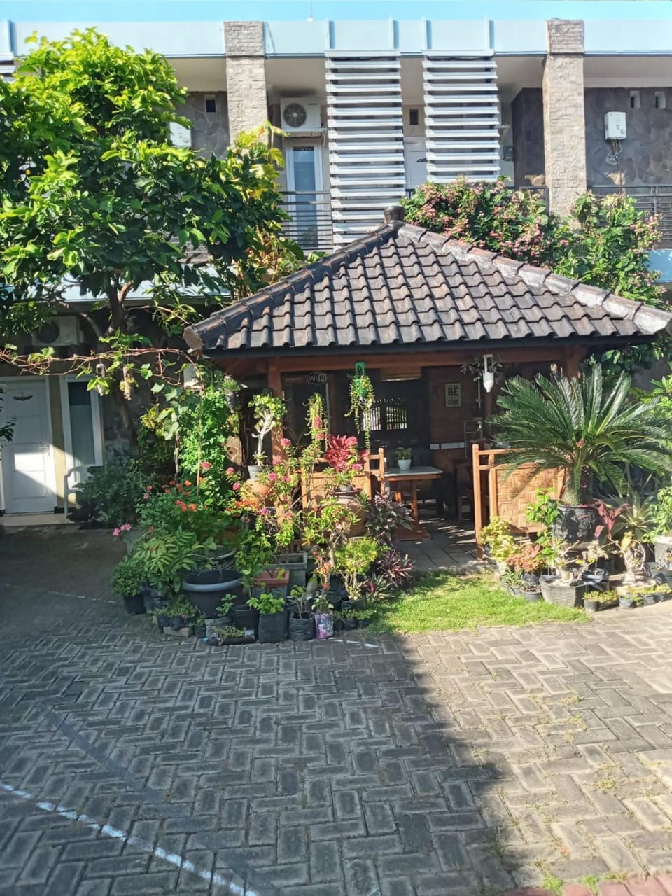 MenSpul27 Syariah Guesthouse Bed and Breakfast in East Java