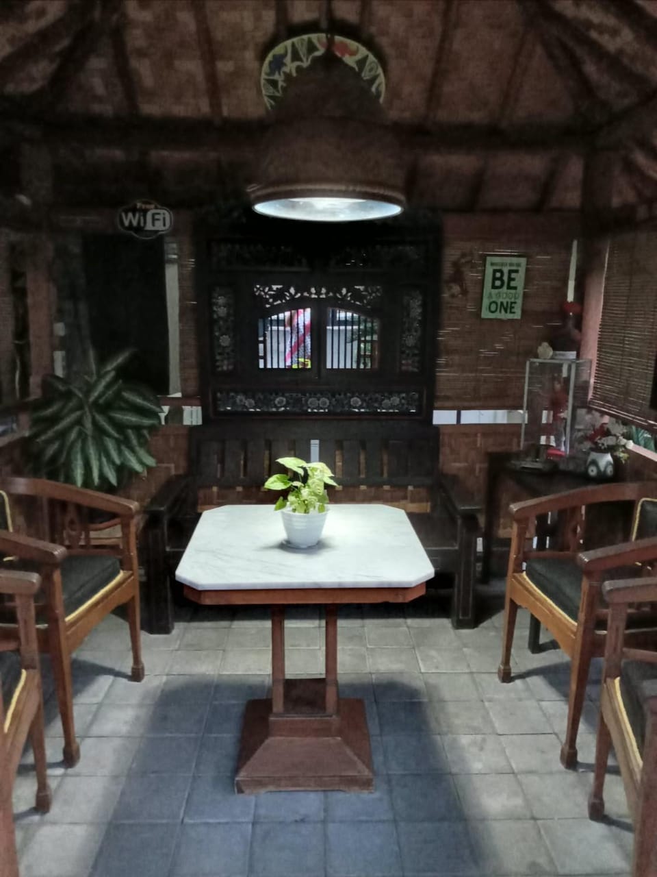 MenSpul27 Syariah Guesthouse Bed and Breakfast in East Java