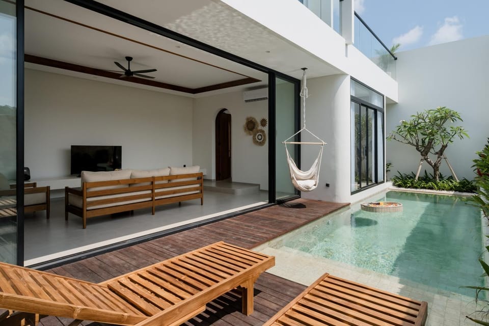 Luxury 3 Bedroom Villa with Jacuzzi & Sunrise View Villa in Bali