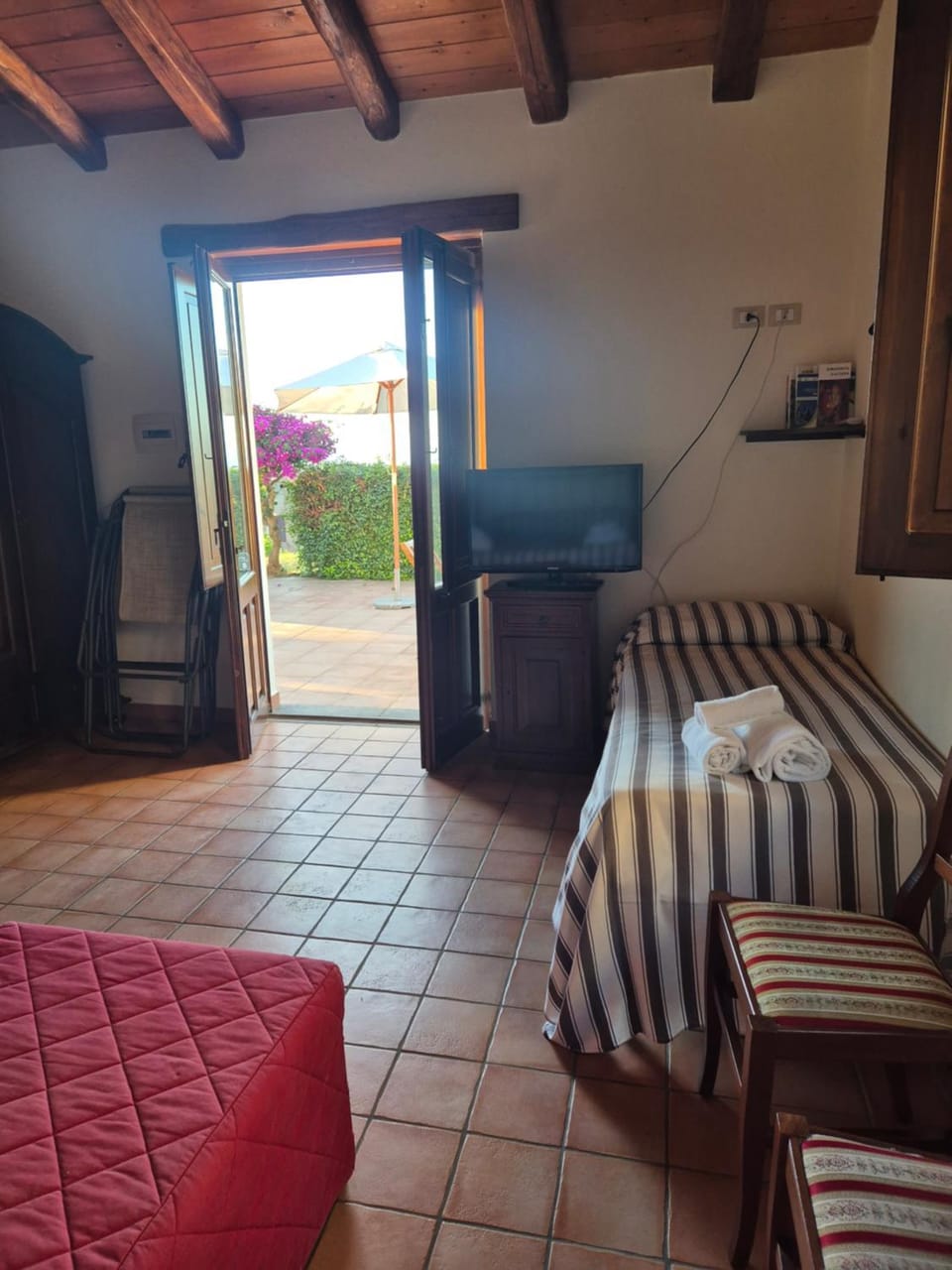 Bed, TV and multimedia, View (from property/room), Balcony/Terrace, Bedroom