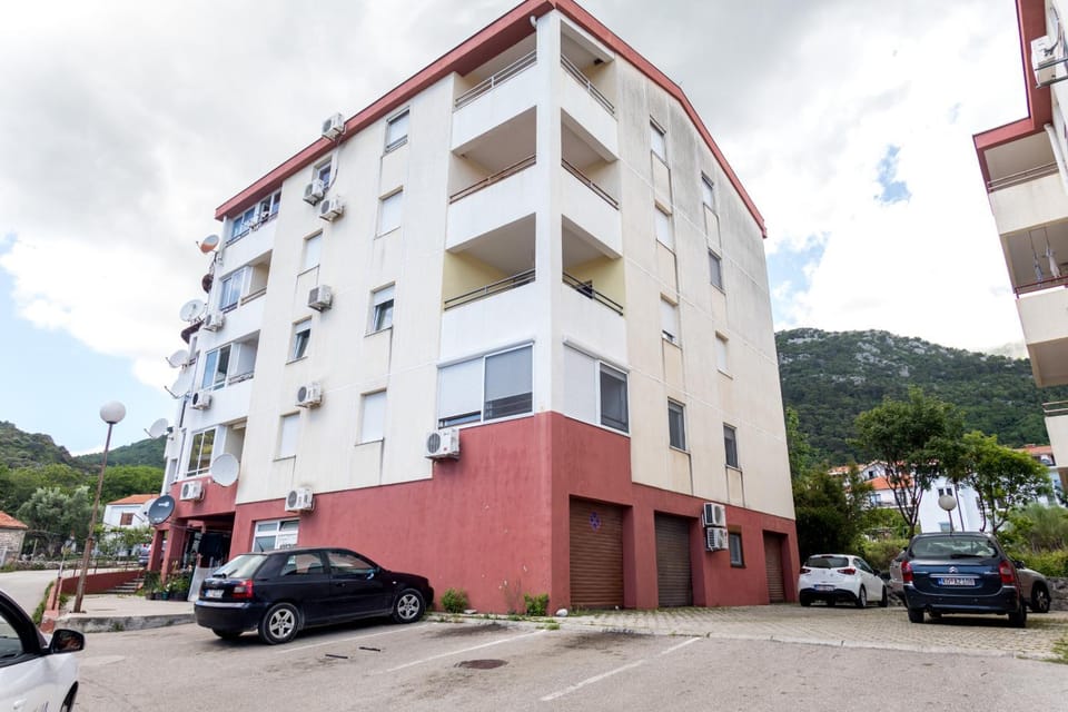 Property building, Facade/entrance