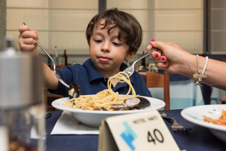 Restaurant/places to eat, children, Family