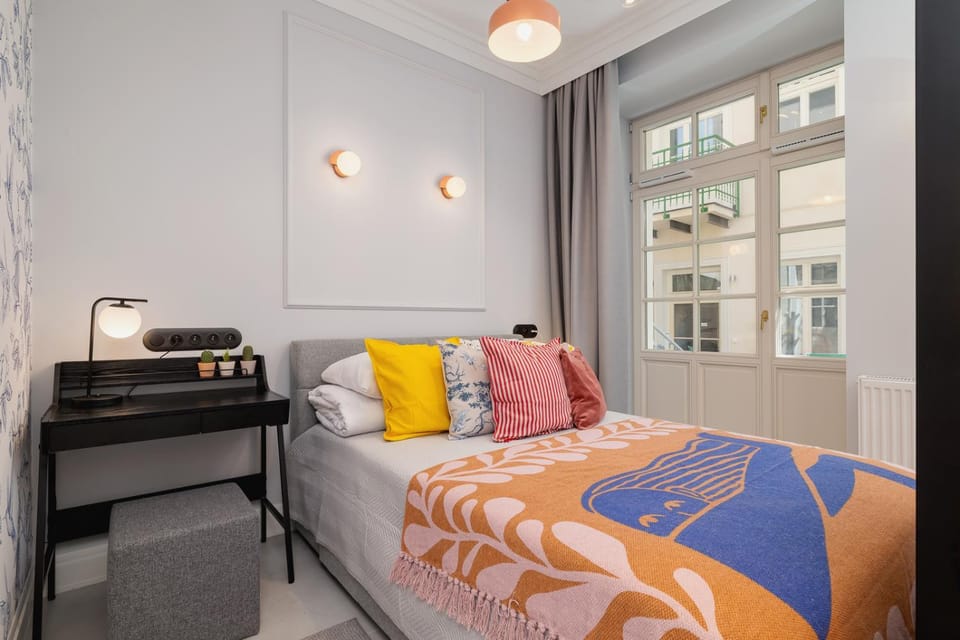 Bed, Photo of the whole room