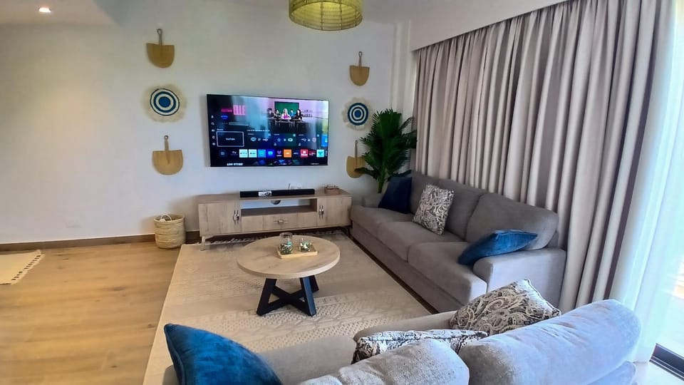 Communal lounge/ TV room, TV and multimedia, Living room, Seating area, Evening entertainment